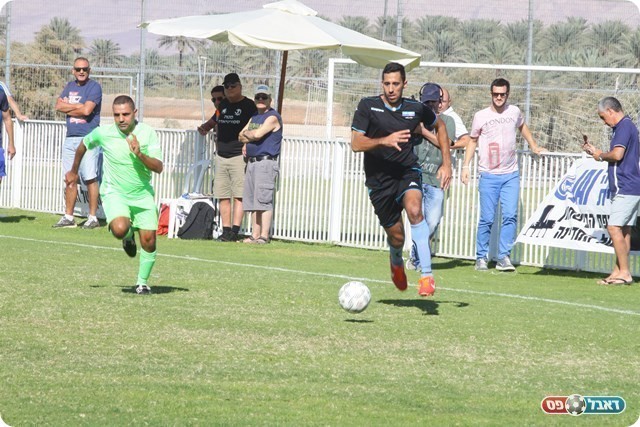 דוהר אל השער. חייט (שלומי גבאי)